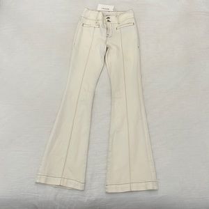 Frame High Rise, Flare Leg, Form-Fitting Jeans